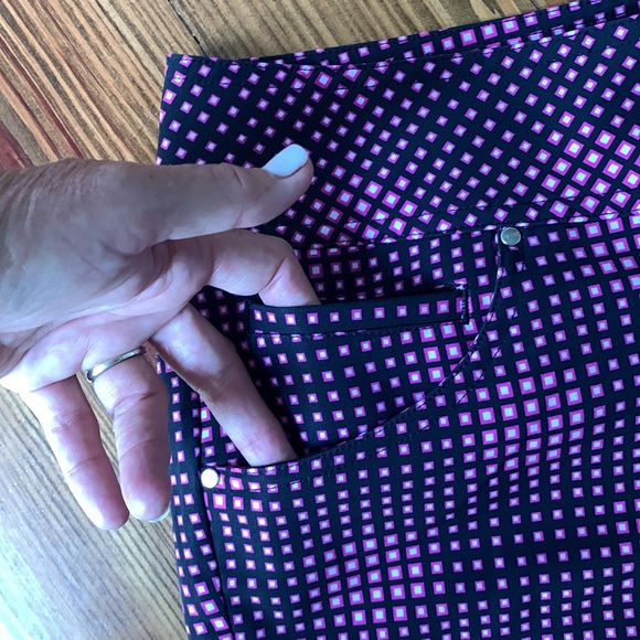 Ladies Golf Shorts Set - Picture 8 of 12